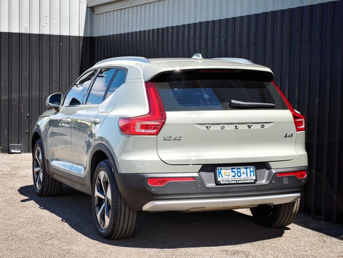 2022 Volvo XC40 Ultimate B4 Bright