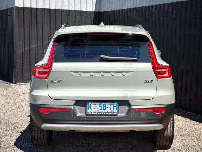 2022 Volvo XC40 Ultimate B4 Bright