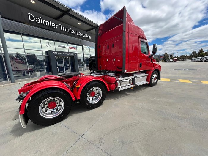2021 Freightliner Cascadia 126