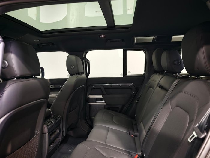 2022 Land Rover Defender 110 D300 SE