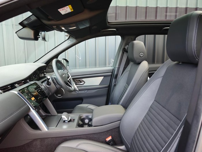 2024 Land Rover Discovery Sport P300e Dynamic SE