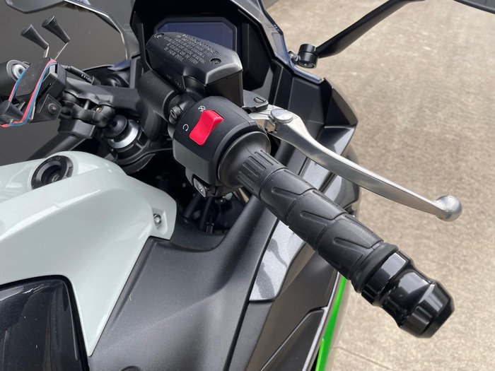 2022 Kawasaki Ninja 650L (LAMS) ABS Ninja White