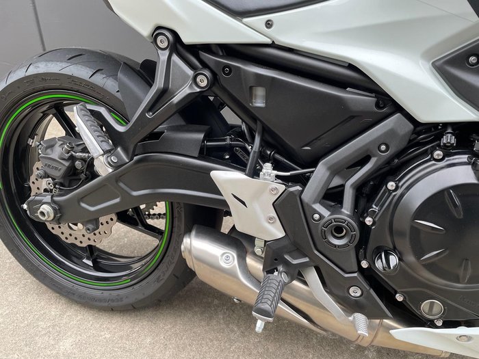 2022 Kawasaki Ninja 650L (LAMS) ABS Ninja White