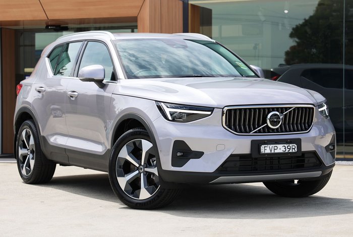 2025 Volvo XC40