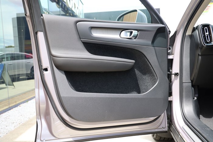 2025 Volvo XC40 Ultra B4 Bright