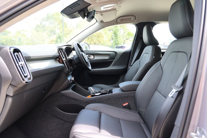 2025 Volvo XC40 Ultra B4 Bright