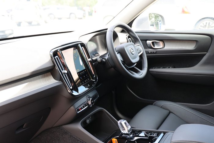 2025 Volvo XC40 Ultra B4 Bright