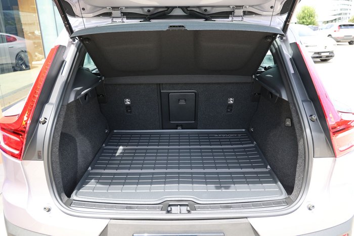 2025 Volvo XC40 Ultra B4 Bright