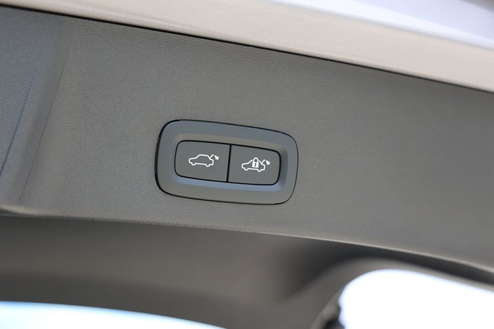 2025 Volvo XC40 Ultra B4 Bright