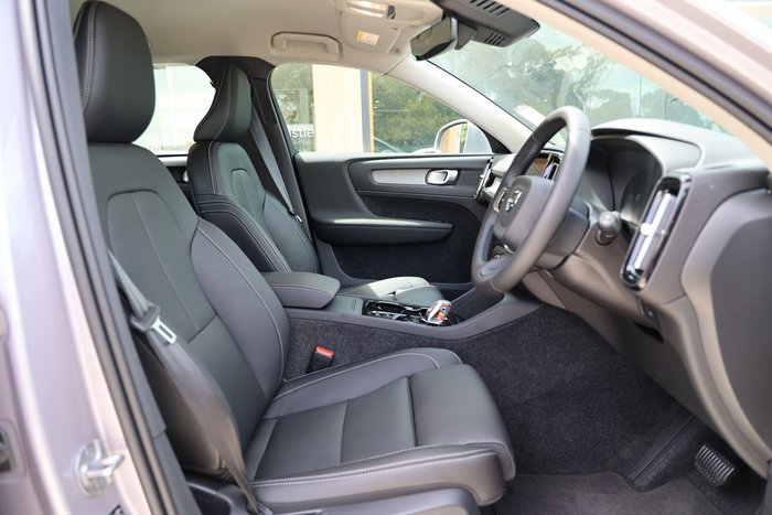 2025 Volvo XC40 Ultra B4 Bright