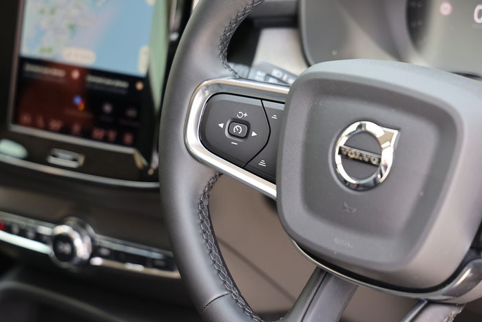 2025 Volvo XC40 Ultra B4 Bright