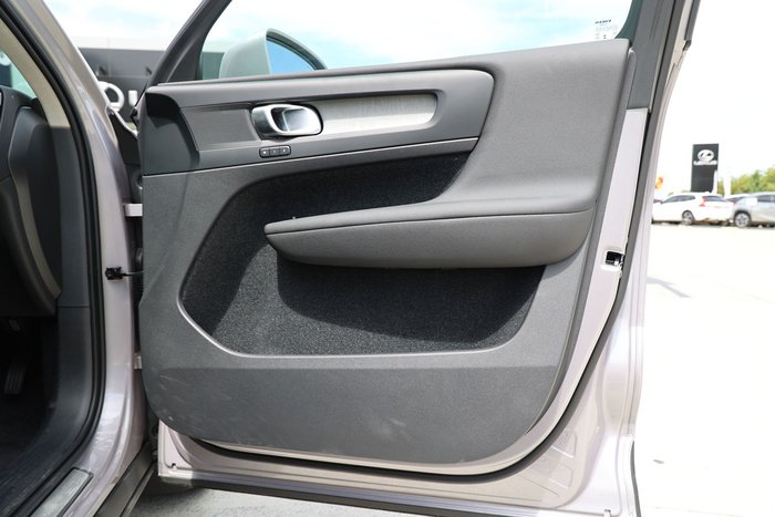 2025 Volvo XC40 Ultra B4 Bright