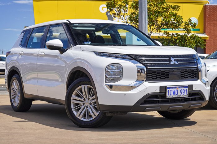 2024 Mitsubishi Outlander ES