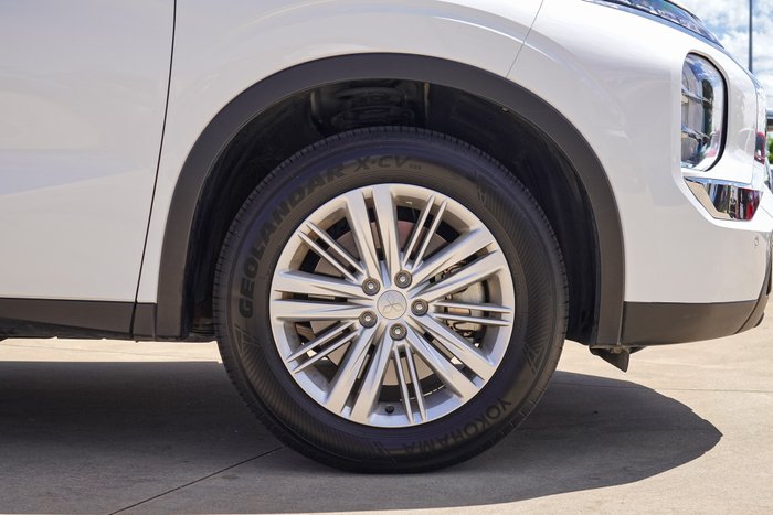 2024 Mitsubishi Outlander ES