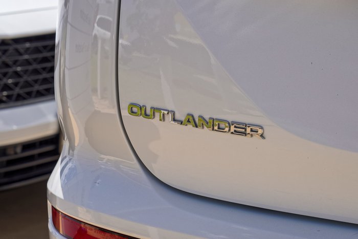 2024 Mitsubishi Outlander ES