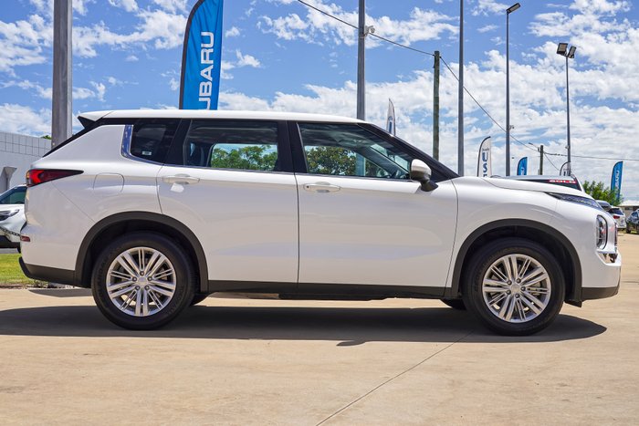 2024 Mitsubishi Outlander ES