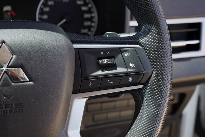 2024 Mitsubishi Outlander ES