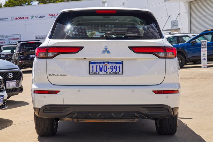 2024 Mitsubishi Outlander ES