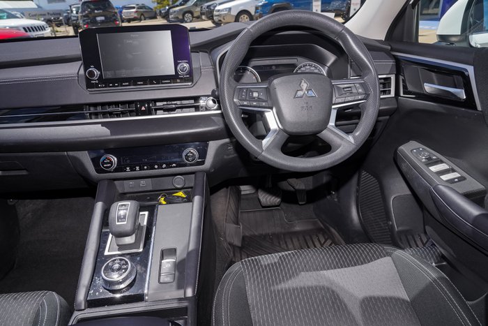 2024 Mitsubishi Outlander ES