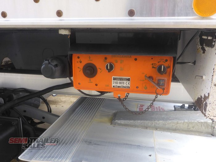 2008 Peki 24 Pallet Refrigerated Pantech with Tailgate Loader