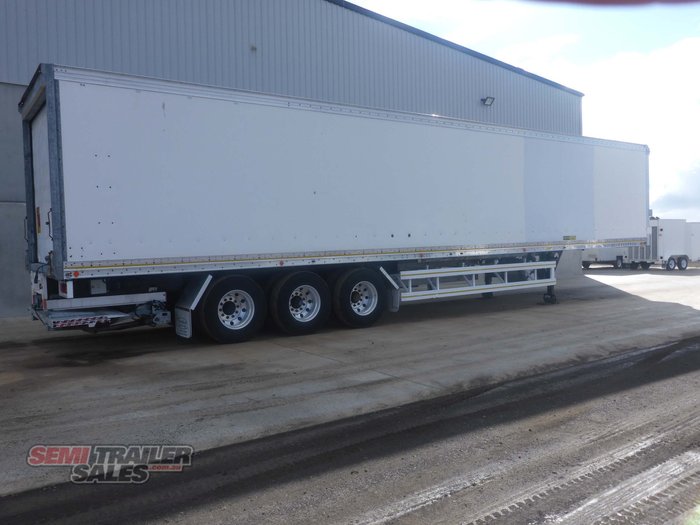 2008 Peki 24 Pallet Refrigerated Pantech with Tailgate Loader