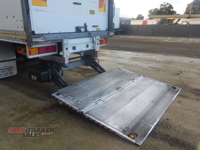 2008 Peki 24 Pallet Refrigerated Pantech with Tailgate Loader