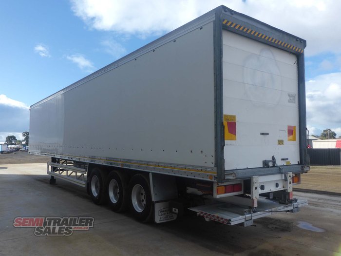 2008 Peki 24 Pallet Refrigerated Pantech with Tailgate Loader