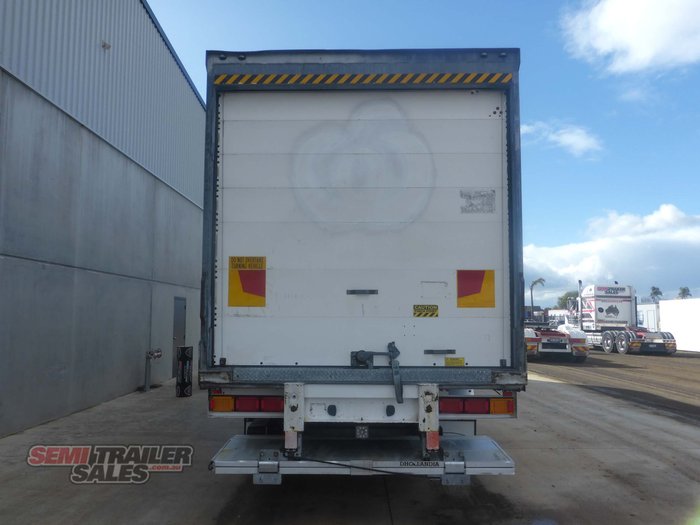 2008 Peki 24 Pallet Refrigerated Pantech with Tailgate Loader