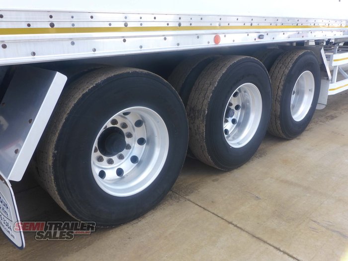 2008 Peki 24 Pallet Refrigerated Pantech with Tailgate Loader