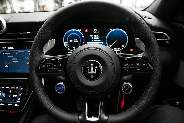 2026 Maserati Grecale TROFEO 530HP 4WD Bianco Banchisa-240