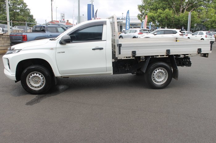 2022 Mitsubishi Triton GLX