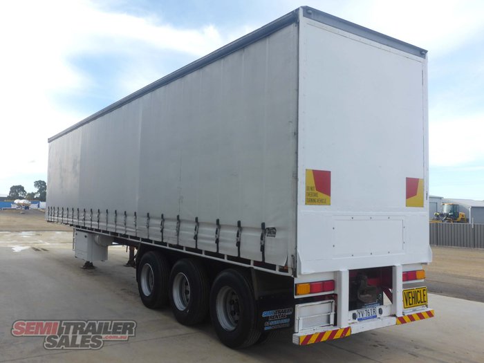 2009 Maxitrans 22 Pallet Curtainsider Road Train Lead