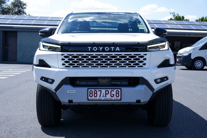 2025 Toyota HILUX SR5
