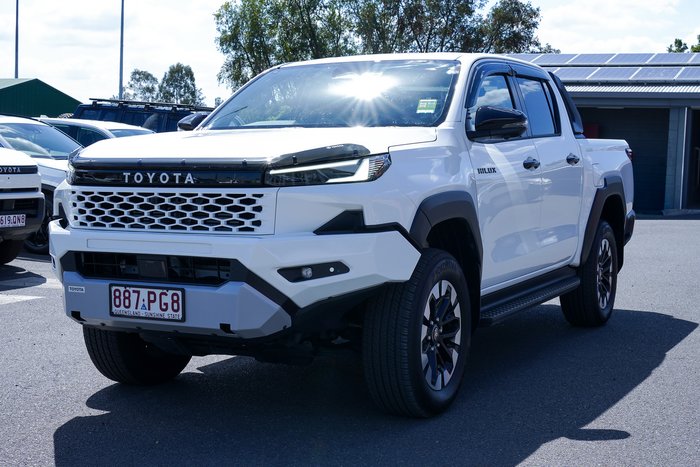 2025 Toyota HILUX SR5