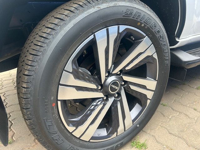 2025 Isuzu MU-X LS-T MY25.5 MOONSTONE WHITE PEARL