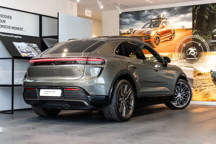 2025 Porsche Macan Turbo