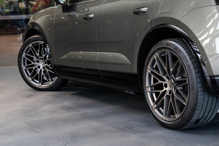2025 Porsche Macan Turbo
