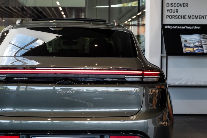 2025 Porsche Macan Turbo