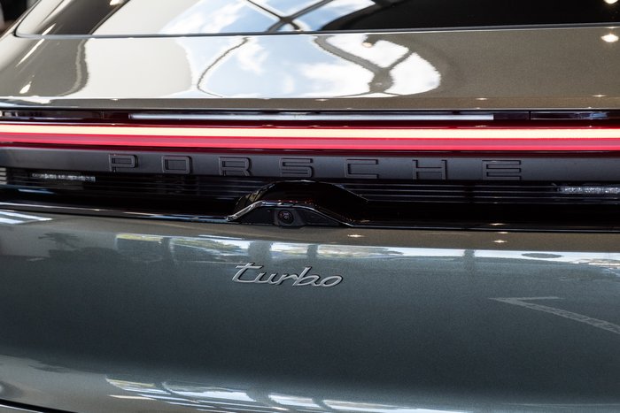 2025 Porsche Macan Turbo