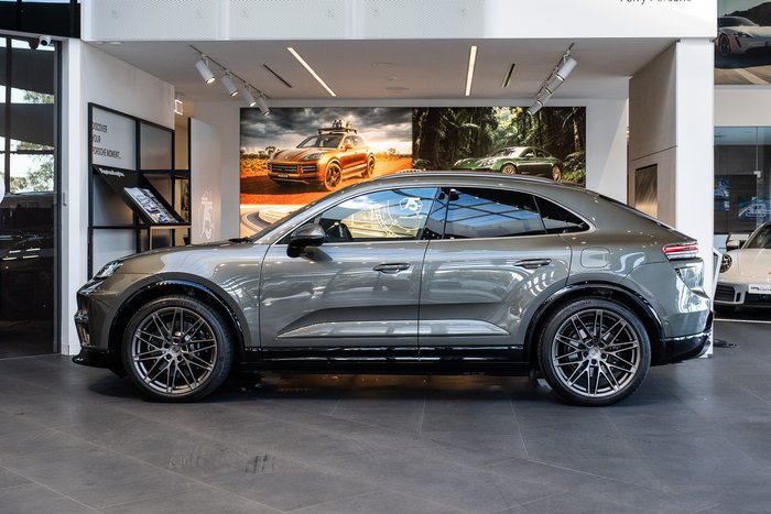 2025 Porsche Macan Turbo