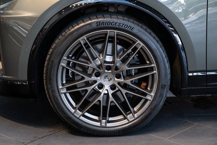 2025 Porsche Macan Turbo