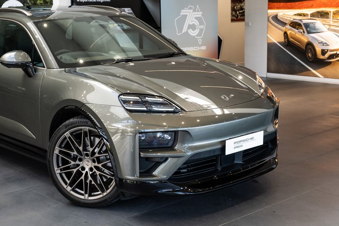 2025 Porsche Macan Turbo