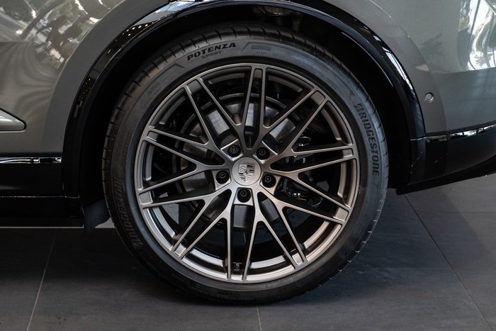 2025 Porsche Macan Turbo