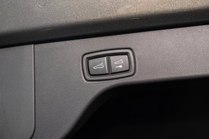 2025 Porsche Macan Turbo