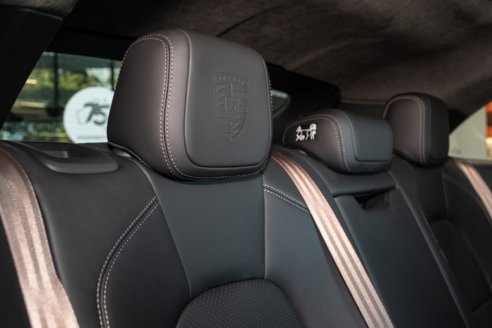 2025 Porsche Macan Turbo