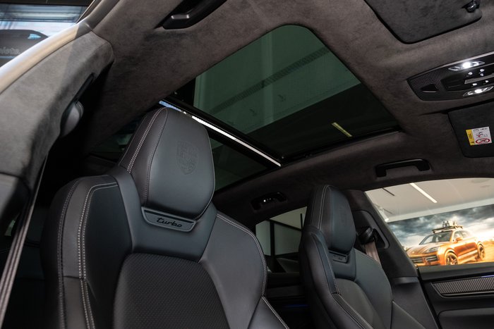 2025 Porsche Macan Turbo