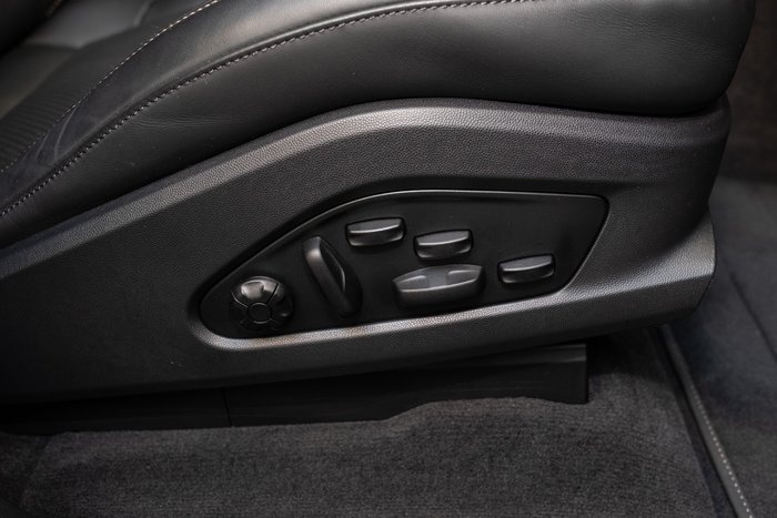 2025 Porsche Macan Turbo