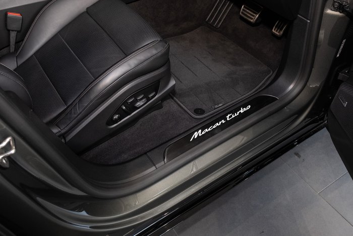 2025 Porsche Macan Turbo