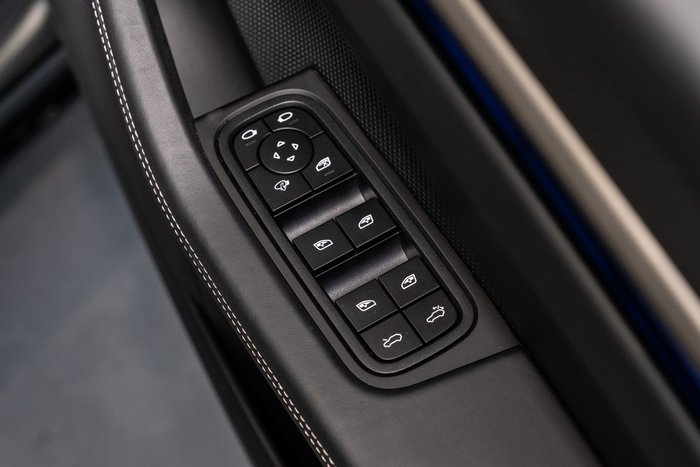 2025 Porsche Macan Turbo
