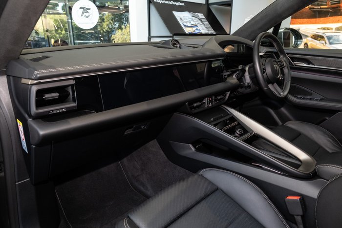 2025 Porsche Macan Turbo